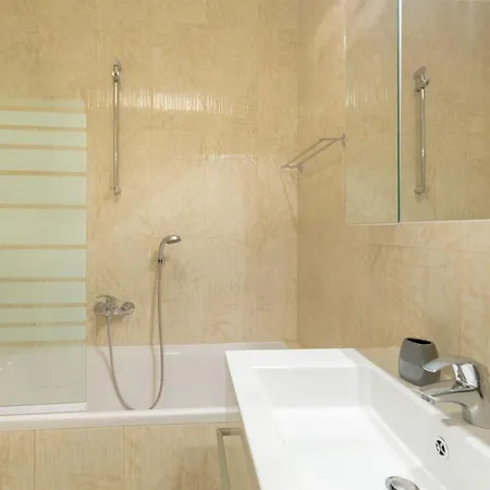 Apartment With Private Parking And Sea View