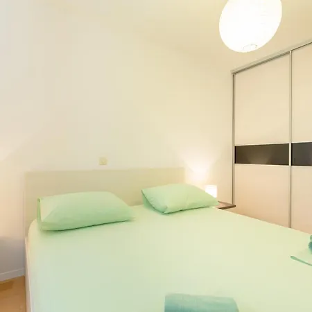 With Private Parking And Sea View Apartment