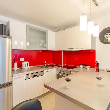 With Private Parking And Sea View Apartment *